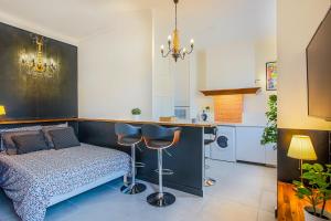a bedroom with a bed and two bar stools at #3 Toulon CENTRE, BALCON, LUMINEUX, STATIONNEMENT FACILE, TOUT CONFORT in Toulon