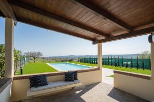 The swimming pool at or close to Tenuta dei Franceschi