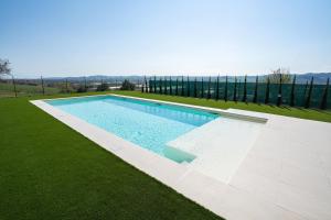 The swimming pool at or close to Tenuta dei Franceschi