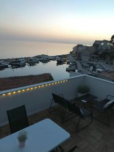 a balcony with a table and chairs and a view of a harbor at Apartmani Rustica in Drasnice