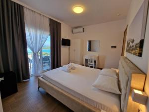 Postel nebo postele na pokoji v ubytování Hotel Queen Margaret Seaside