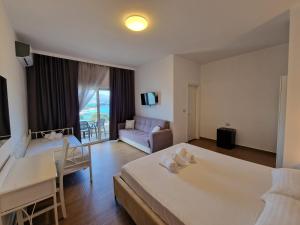 Postel nebo postele na pokoji v ubytování Hotel Queen Margaret Seaside
