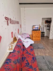 a bedroom with a bed and a tv in it at Gästequartier mittendrin in Coswig Anhalt in Coswig