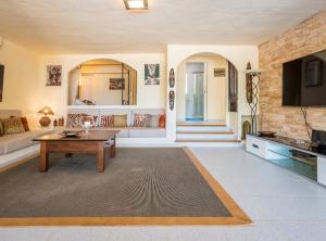 a living room with a couch and a table at Villa en Cala Vadella Familias y Parejas in Sant Josep de Sa Talaia