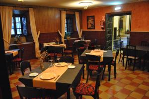Ein Restaurant oder anderes Speiselokal in der Unterkunft Hotel Palacio de los Vallados 