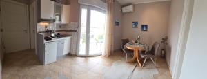 Кухня или мини-кухня в Villa Neda
 +37 фотографий