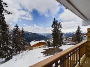 ラ・ロジエールにあるAppartement Montvalezan-La Rosière, 2 pièces, 6 personnes - FR-1-398-544の雪山を望むバルコニー