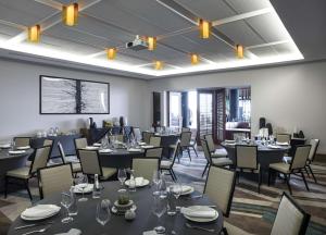 Restaurace v ubytování The Cape, A Thompson Hotel, by Hyatt