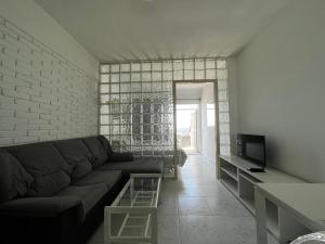 Televisyen dan/atau pusat hiburan di Seafront Canteras Terrace Lounge
