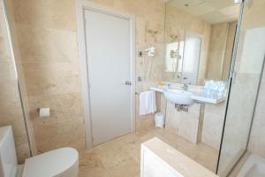 Koupelna v ubytování S'Agaró Hotel Spa & Wellness