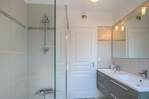 Kúpeľňa v ubytovaní Ker Anna - Maison proche plage pour 7