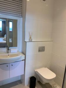 Ένα μπάνιο στο Zimbali Lakes Boulevard Suites 249 +8 φωτογραφίες