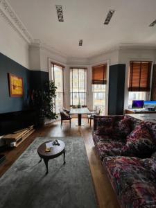 Gallery image of Spacious Hove sea view apartment in Brighton & Hove