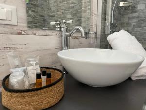 Ένα μπάνιο στο Aria Rooms and Terrace +56 φωτογραφίες