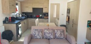 Η κουζίνα ή μικρή κουζίνα στο Boulevard +7 φωτογραφίες