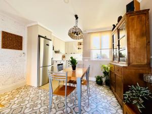 a kitchen with a table and a refrigerator at BOOK DUPLEX REUS in Reus