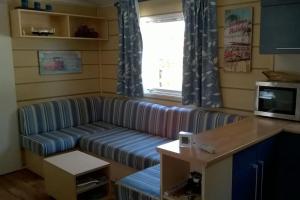 Kuchnia lub aneks kuchenny w obiekcie Mobilhome 6 personnes en bord de mer