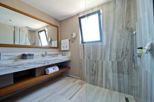 A bathroom at Ramada Resort by Wyndham Bodrum