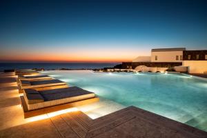 Бассейн в Santo Pure Oia Suites & Villas или поблизости