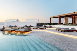 Бассейн в Santo Pure Oia Suites & Villas или поблизости