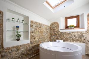 A bathroom at Residenza le Colline del Paradiso