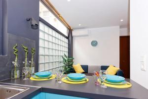Bazén v ubytovaní 2 bedroom design apartment in Athens center alebo v jeho blízkosti