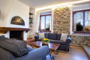 A seating area at Residenza le Colline del Paradiso