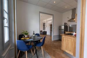 Fotografia z galérie ubytovania Résidence Harmonie Appartement N 1 Haut de gamme Avec Petit Déjeuner v destinácii Néris-les-Bains