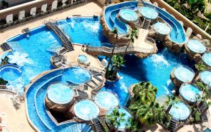 Бассейн в PONTIANA Thalasso Hotel или поблизости