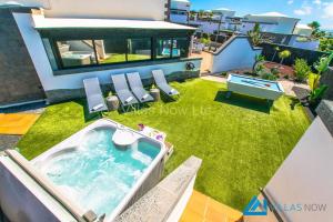 Basen w obiekcie Casa Bonita - LH144 By Villas Now Ltd lub w pobliżu
