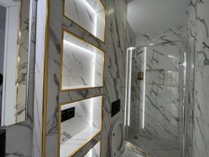 Zdjęcie z galerii obiektu Loft8 Luxury sol plaza mayor nooo w Madrycie