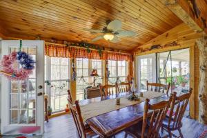 Gallery image of North Carolina Getaway with Covered Porches and Patio in Burnsville