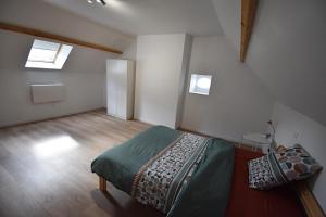 Katil atau katil-katil dalam bilik di Bel appartement 2 chambres climatisé