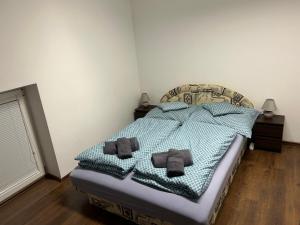 A bed or beds in a room at Kondé Apartments A