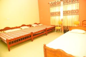 Ένα ή περισσότερα κρεβάτια σε δωμάτιο στο Hotel Prasanna