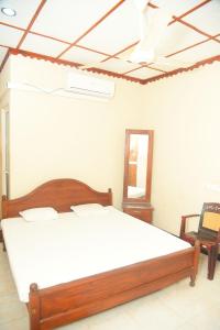 Ένα ή περισσότερα κρεβάτια σε δωμάτιο στο Hotel Prasanna