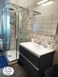 a bathroom with a sink and a shower at La mia seconda casa ad Aci Castello in Aci Castello