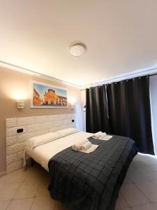 a bedroom with a bed with a black curtain at Al Settimo porta marina in Siracusa