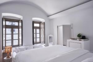 Postel nebo postele na pokoji v ubytování White Sand Suites Mykonos + 22 fotografií