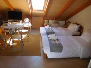 A bed or beds in a room at AB Preveza Apartments -15 Meters Over the Sea