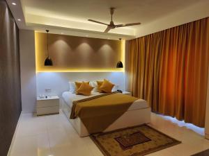 Maulvi BāzārRestinn Hotel的带床和吊扇的卧室 更多37张照片