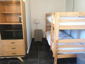 Posteľ alebo postele v izbe v ubytovaní La Villa Michèle, domaine sur les hauteurs de Pézenas