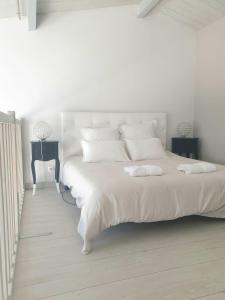 Posteľ alebo postele v izbe v ubytovaní La Villa Michèle, domaine sur les hauteurs de Pézenas