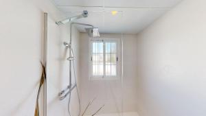 Kúpeľňa v ubytovaní El Dorado Marbella - Totally Renovated Apartment