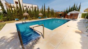 Bazén v ubytovaní El Dorado Marbella - Totally Renovated Apartment alebo v jeho blízkosti