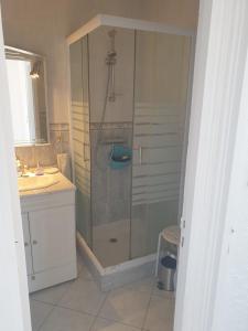 Kúpeľňa v ubytovaní 3 pièces face mer et St-Tropez