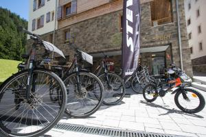 Jízda na kole v ubytování PRIVÀ Alpine Lodge nebo okolí