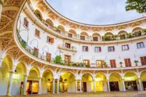 een groot gebouw met een gewelfd plafond bij FULL HOUSE NEAR CATHEDRAL AND REAL MAESTRANZA by Antonia Diaz street in Sevilla