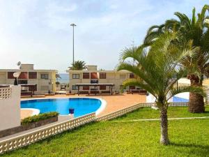 The swimming pool at or close to Vera Mar 5A Primera linea con Piscina y Parking