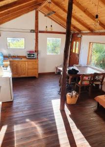 a kitchen and dining room with a table in a house at Cabaña y Domos Ollagua con vista al lago in Cholila